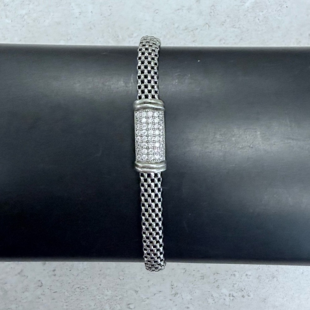 Chic Silver Mesh Bracelet with Crystal Detailing